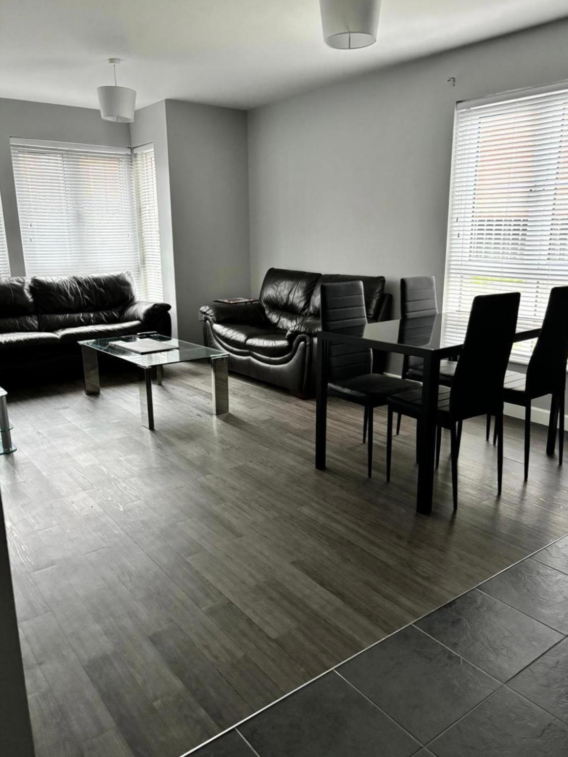 2 Bedroom Ground Floor Apartment 벨파스트 외부 사진