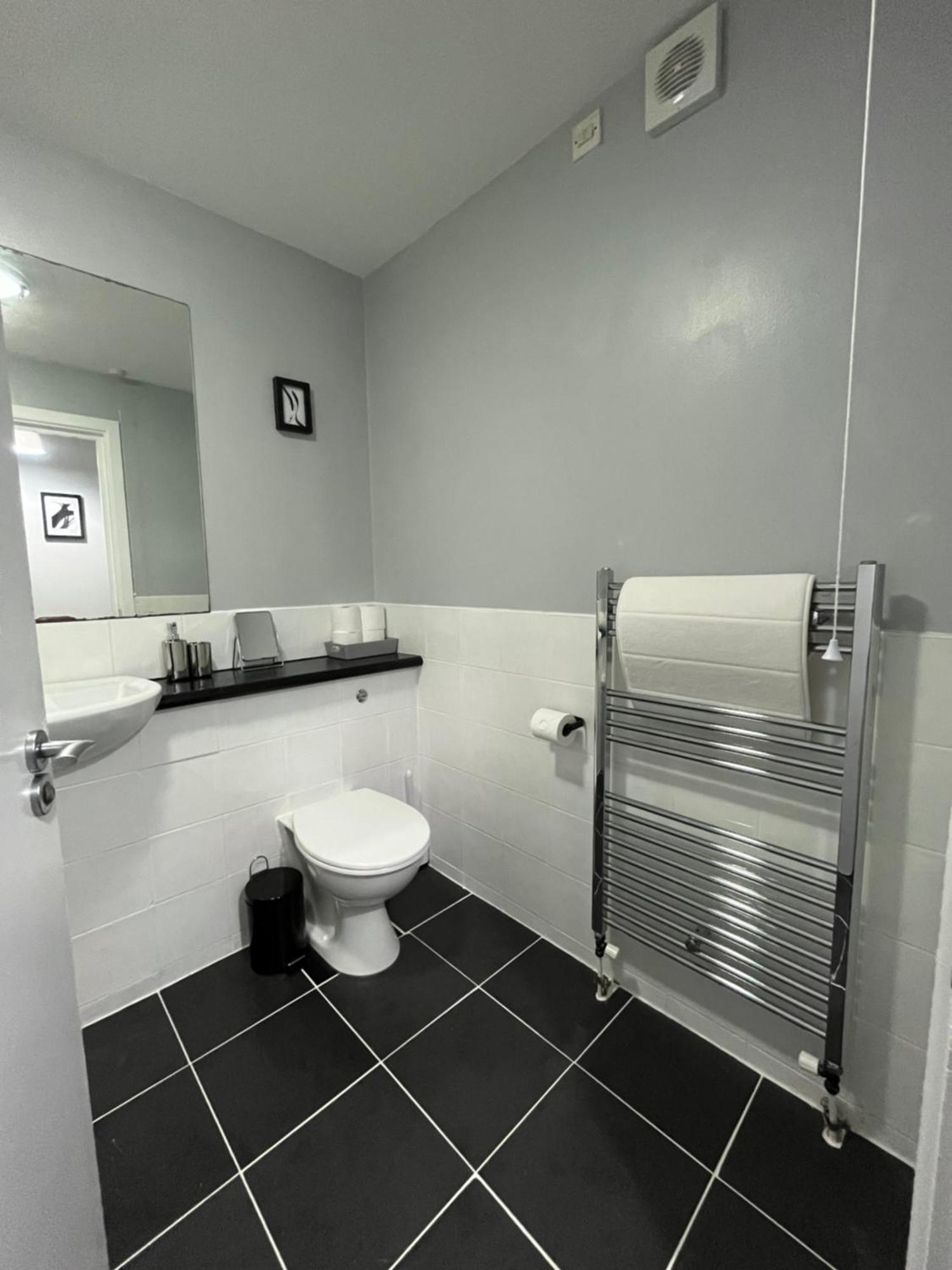 2 Bedroom Ground Floor Apartment 벨파스트 외부 사진