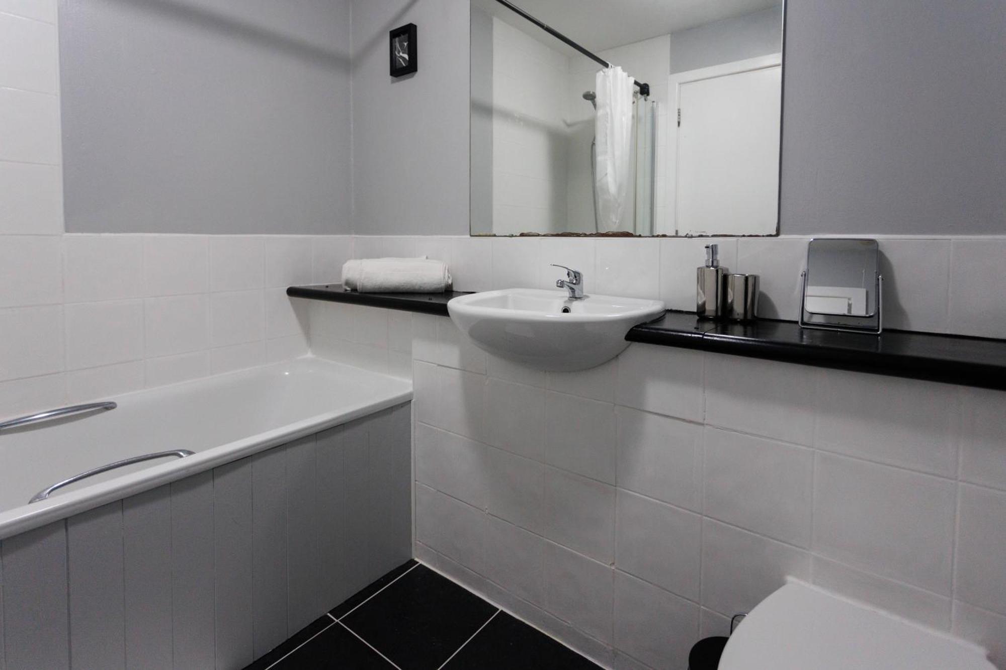 2 Bedroom Ground Floor Apartment 벨파스트 외부 사진