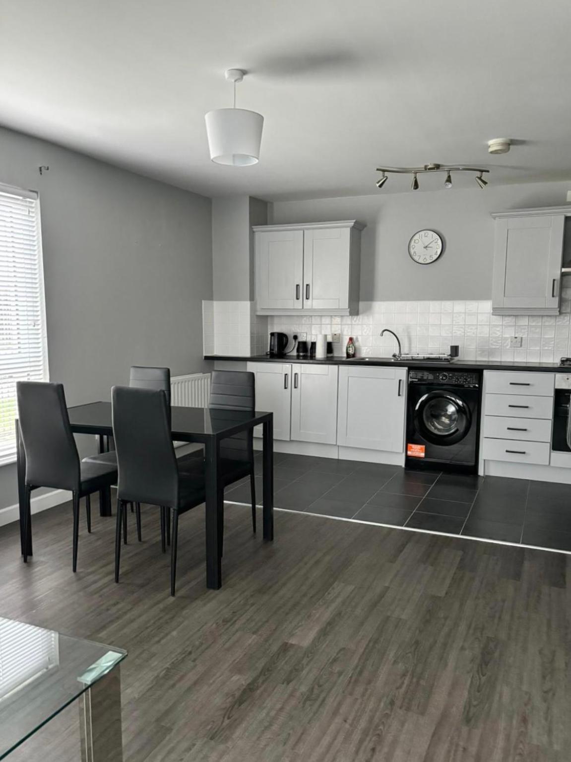 2 Bedroom Ground Floor Apartment 벨파스트 외부 사진
